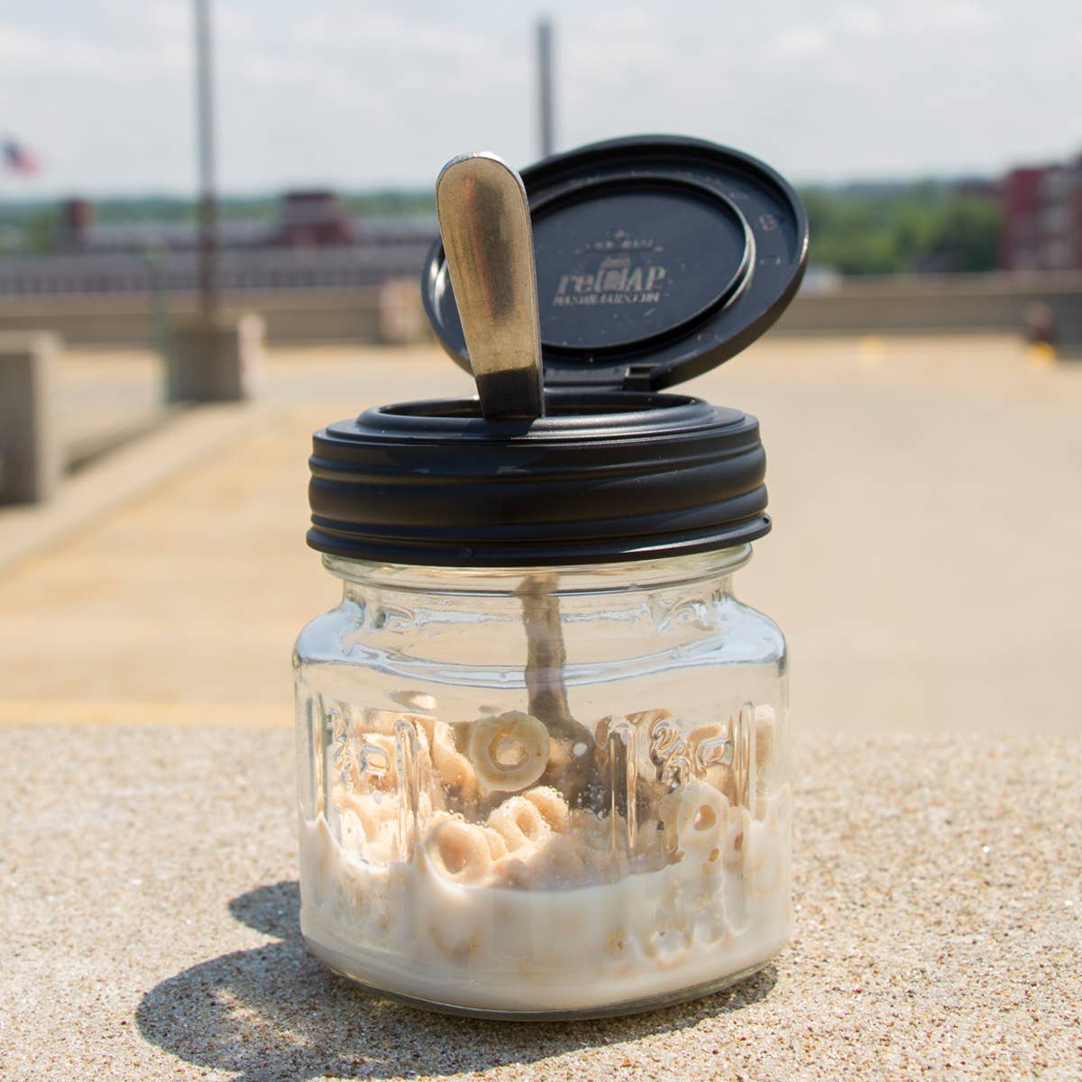 Flip-Cap Screw-on lid for Mason Jars
